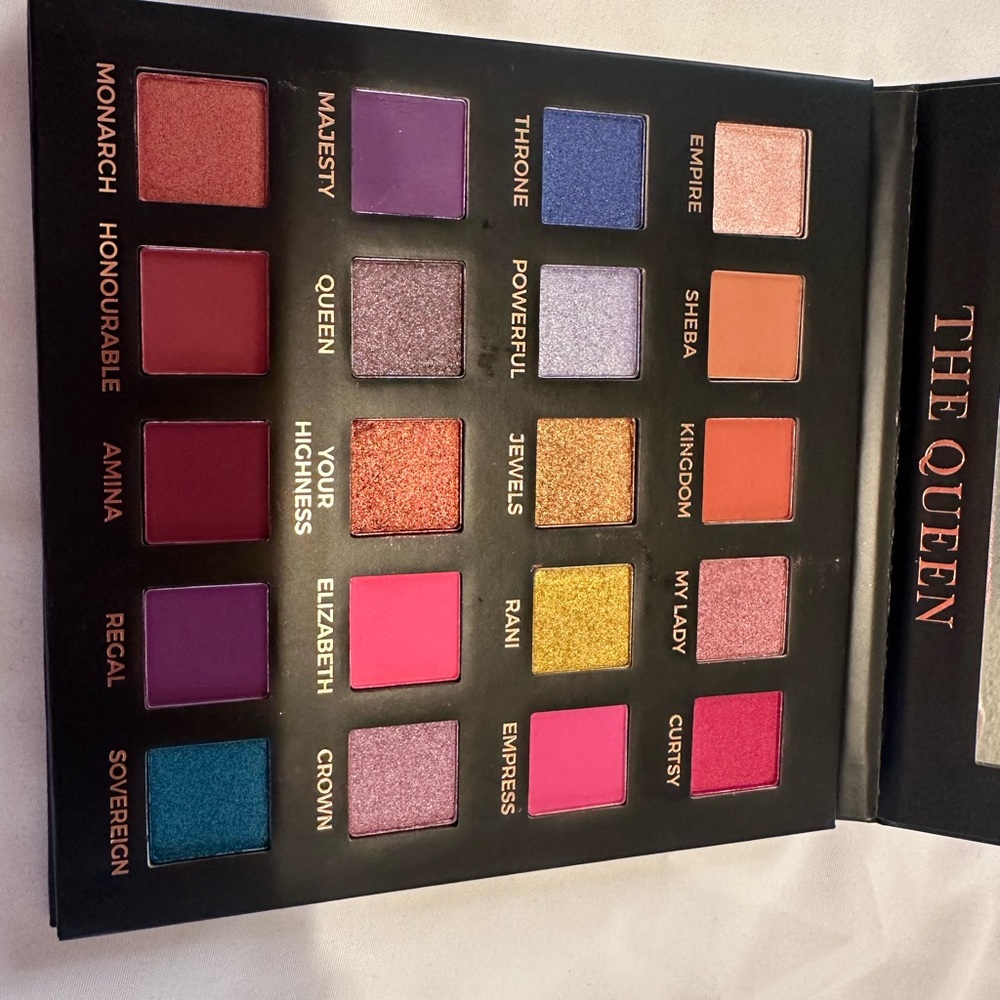 The Queen Palette Eloise Eyeshadow Makeup Palette NIB A Queen Lies In All Of Us